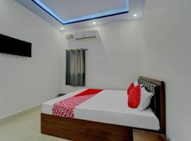 Super Hotel O Dev Laxmi Palace Hotel & Banquet، فندق في Bihār Sharīf