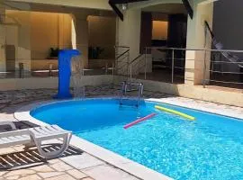 Espaçosa Casa em Ponta Neg com Piscina Privativa a 5 min da praia