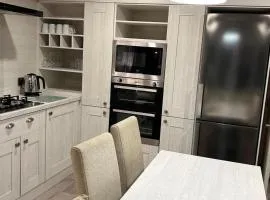 Apartment Sleeps 8 with Parking