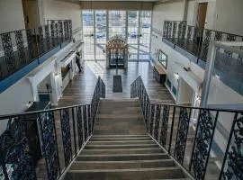 Amazing Suite 4 Nearby Massive Medical Complexes!