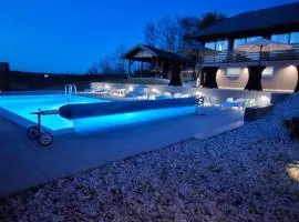 Natura Lux Holiday House with Pool and Jacuzzi