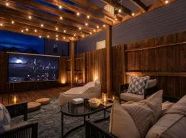 4 Beds 3.5 Bath Home Sleeps 8 | 5 Mins to Downtown