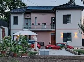 Holiday Home Varese- Family & Group stay with private parking