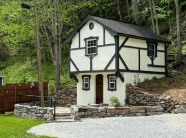 The Renovated Smokehouse at Seneca Rocks, ξενοδοχείο σε Seneca Rocks
