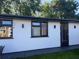 Luxury Annexe In Northolt Couple Stay with Parking