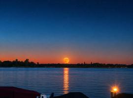 woonboot de dobber loosdrechtse plassen 4-8 personen, Hotel in Loosdrecht