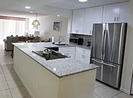 4330 Shorewalk lakeview condo close to IMG and Beach