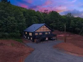 Hemlock Hollow Lodge - Sleeps 20 - Family Friendly