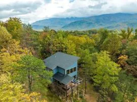 Modern Chalet with Mountain Views in Gatlinburg TN