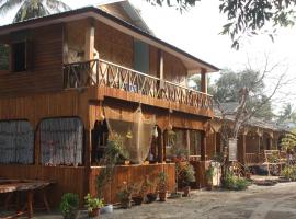 Soe Ko Ko Beach House & Restaurant, hotel in Ngwesaung