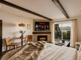 Lakefront and Local, Private Dock, Walk to Village