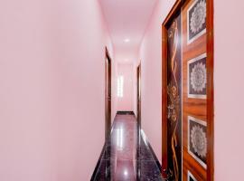 Hotel O KSR GRAND, hotel em Maula Ali