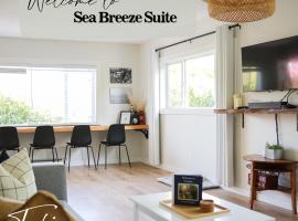 Sea Breeze Suite - Centrally Located in Ucluelet, hótel í Ucluelet