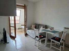 Luna Apartment vicino M2 e Forum Assago, hotel ad Assago
