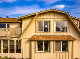 Beachfront with Loft & Fireplace in Copalis Beach