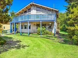 Cozy Copalis Beach Cottage Escape