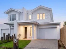 The Beachurst Shorehouse 650m to Beach