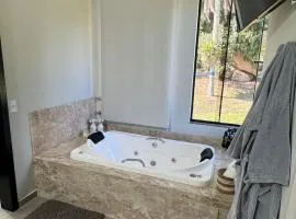Cabana com hidromassagem em Reserva Natural