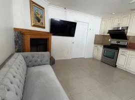 Cozy 1 Bedroom Prefect Home in East Los Angeles