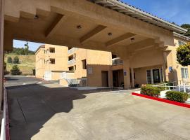 Foothills Inn, hotel din Hayward