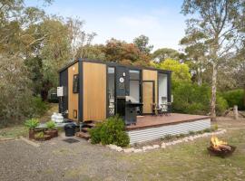 Halls Haven Tiny House 1 by Tiny Away, khách sạn ở Halls Gap