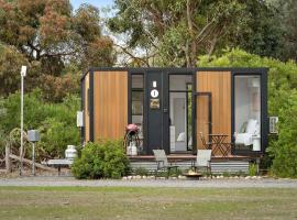 Halls Haven Tiny House 2 by Tiny Away, hotel en Halls Gap