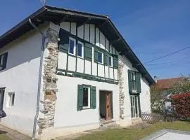 Ferme Basque rénovée avec piscine - 8 pers. - FR-1-792-48