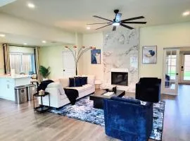 Resort-Style Home - Hot Tub, Mini Golf, Gym, 1G WiFi