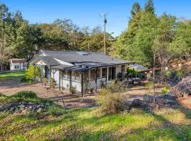 Private Acre with BBQ Patio 5min to Healdsburg Plaza