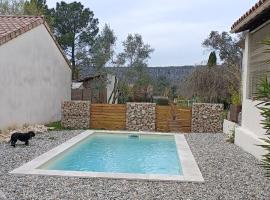 gite des voisins, hotel u gradu 'Pradons'
