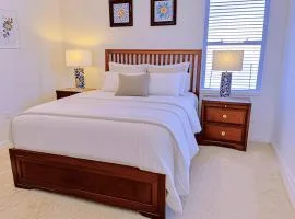 Private Luxury Suite Room in Villa - Near Disney - Resort Community