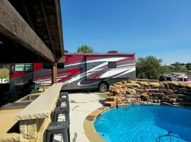 Luxury Motorhome With Hot Tub and Pool