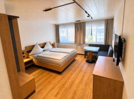 Gästehaus Jedinger - Easy Lake Access by Tram, hotel en Sankt Georgen im Attergau