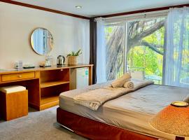 Ban Mali Cafe & Riverside Stay, hotel a Ban Chang