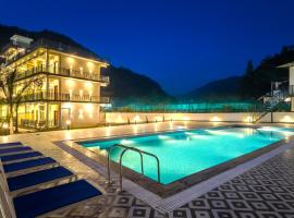 Tripli Hotels Lavanya Hills, hotell i Mohan Chatti