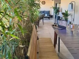 Appartement 110 m2 lumineux - avec grande terrasse - 2 parkings - proche centre