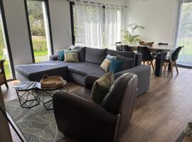 Maison neuve à 2 pas des plus belles plages de Douarnenez - Classé Meublé de Tourisme 3 étoiles, hotel din Kerlaz