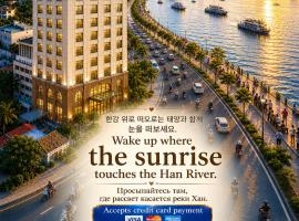 T 26 Hotel - City center, peaceful by the Han River, beautiful river view, hotel v destinaci Danang
