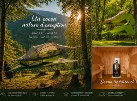Tente suspendue sous les étoiles vue nature expérience unique