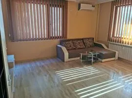Spacious 4-Room Flat in Center - Sleeps 6 - Walk Everywhere