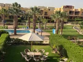 Mountain View Sokhna 1,Villa 4Rooms, Direct to Pool, 300 M to Beach & Dayra Camp, Families ONLY