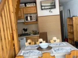 Appartement pour 6 personnes au pied des pistes au calme aux Menuires les Asters