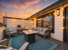 Rooftop King Beds Near Light Rail & LoSo