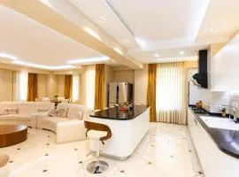 Cityscape Luxury Apartment