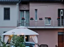 Holiday Home Varese- Family & Group stay with private parking