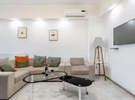 Luxury 3 Bedroom Apartment In The Heart Of The CIty