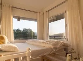 Exstacy stays & cafe - Your Romantic & Cozy Getaway - Mountain view , Hot tub , Parking