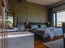 Exstacy stays & cafe - Your Romantic & Cozy Getaway - Mountain view , Hot tub , Parking