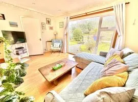 Cosy Crinan Cottage - Pet Friendly, Wetroom, Garden