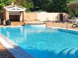 Camping Les Pecheurs, hotel di Roquebrune-sur Argens